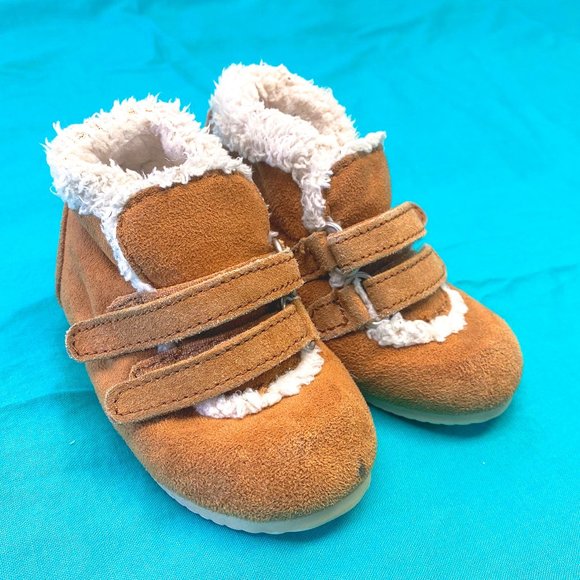 baby GAP Warm Fur Lined Winter Booties Shoes Boots | Infant 4 | Unisex UGG Style - Picture 1 of 9